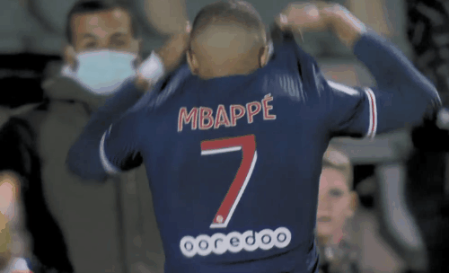 看看谁来了!穆勒回到拜仁主场，观战对阵美因茨的德甲比赛（穆勒现身拜仁主场，观战德甲对阵美因茨）