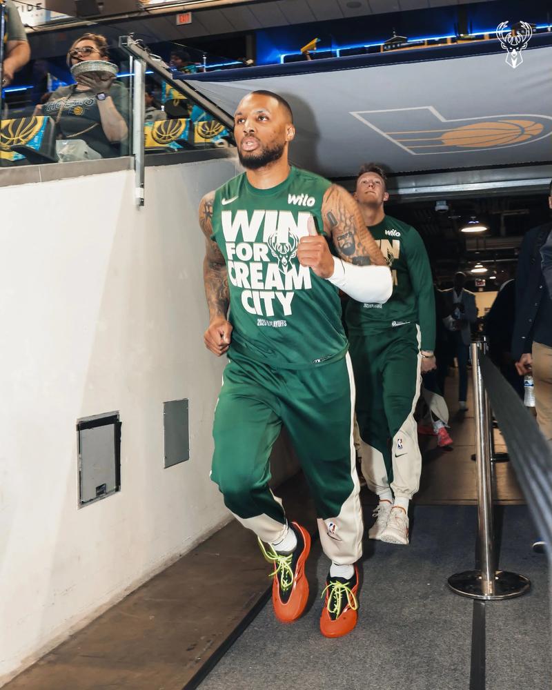 西班牙人举办“鹦鹉不离弃”活动，用待领养狗狗组成特殊阵容（西班牙人发起“鹦鹉不离弃”公益活动，用待领养犬组建独特阵容）