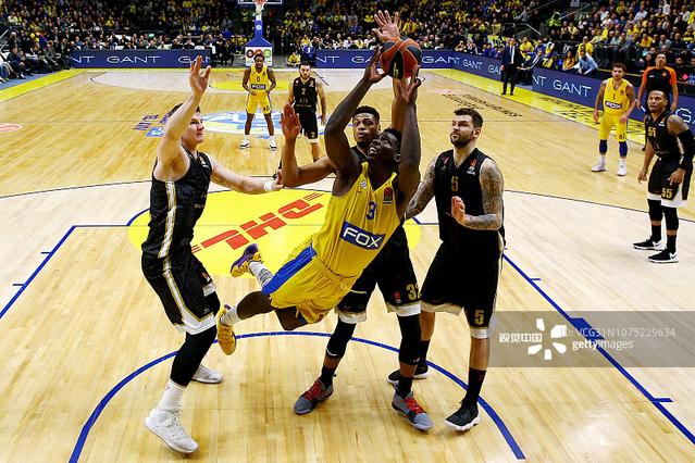 西媒：阿联酋企业慷慨赠送，巴萨球员喜获黄金iPhone（西媒：阿联酋企业豪赠金版iPhone，巴萨球员集体获礼）