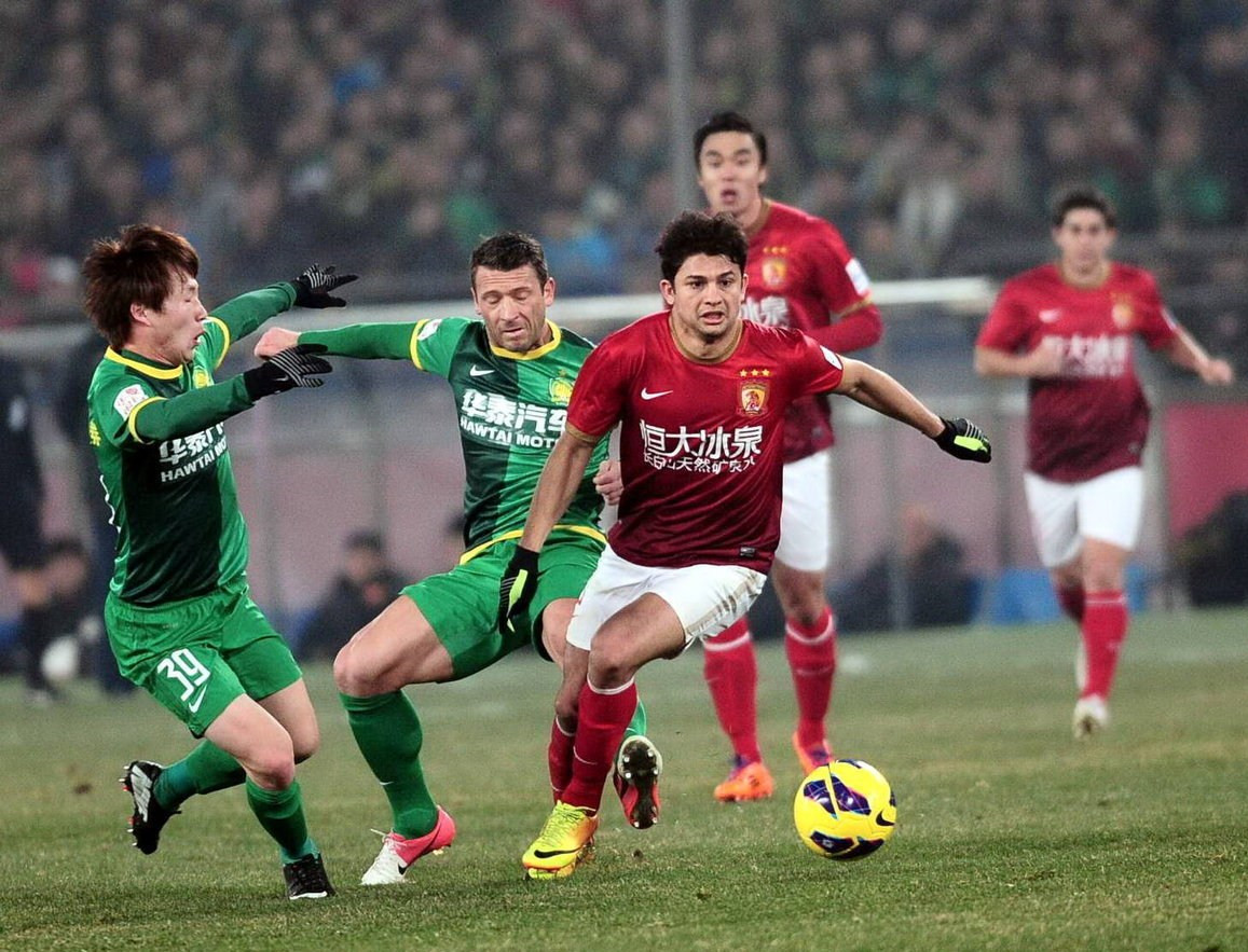 4次超越因扎吉，姆巴佩是欧冠客场戴帽次数最多的球员（四度力压因扎吉，姆巴佩成欧冠客场帽子戏法次数最多的球员）