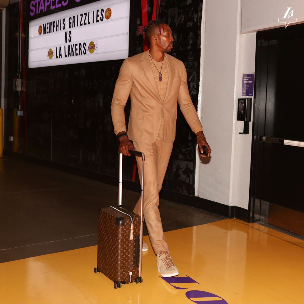 图片报：勒沃库森遭遇多次意外事件，到达曼市时已延误数小时（图片报：勒沃库森旅途中屡遇意外，抵达曼市已晚点数小时）