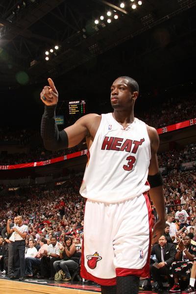 队报：姆巴佩因伤退出国家队后并未返回皇马，而是去了迪拜（队报：因伤退出国家队的姆巴佩未返皇马，改赴迪拜）