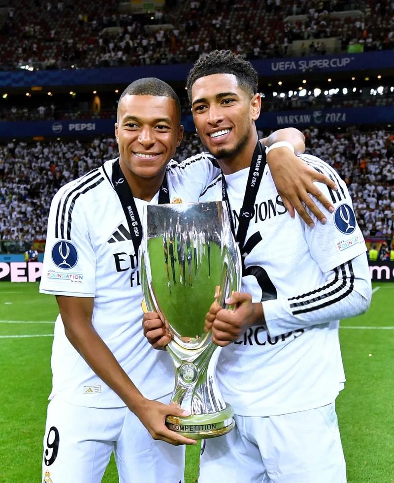 梅西21米巨型雕像已在印度完工，待周六由本人亲自揭幕（印度21米高梅西雕像落成，周六将由梅西亲自揭幕）